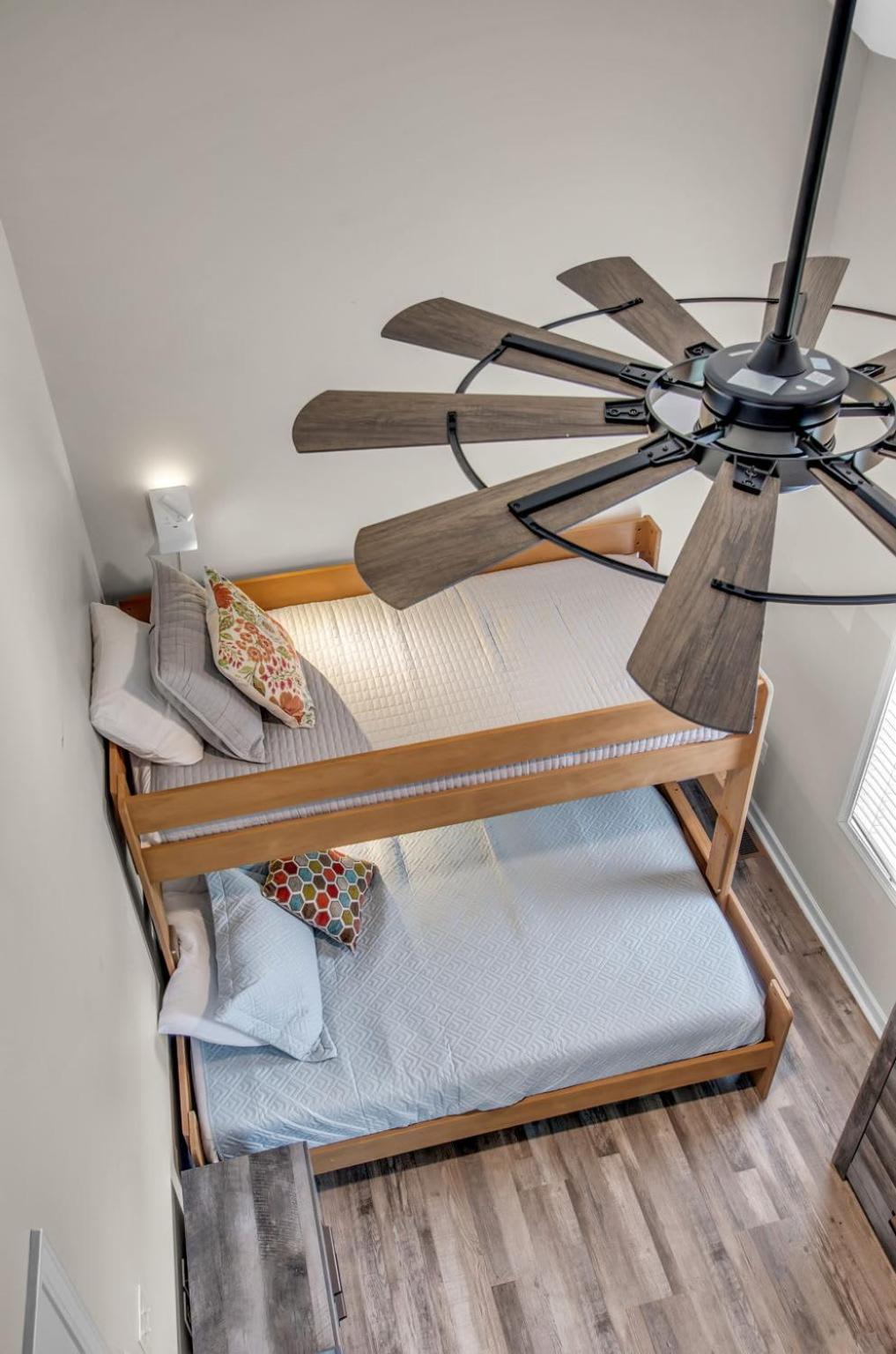 Family Townhouse With Fireplace 엘리콧빌 외부 사진