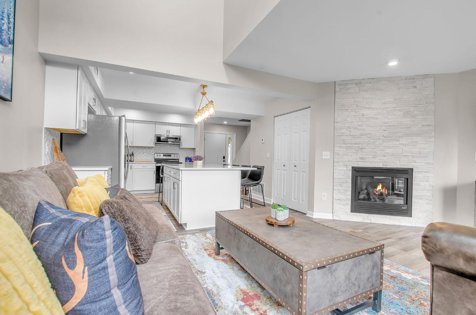 Family Townhouse With Fireplace 엘리콧빌 외부 사진